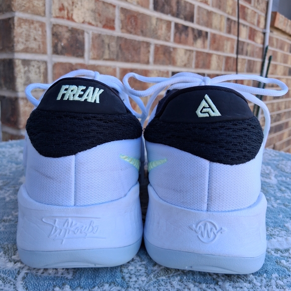 🔥 Nike Zoom Freak 4 Basketball Shoes Sz. 8.5 - Picture 6 of 13
